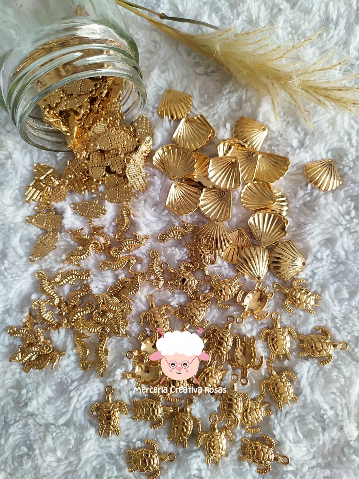 Dijes de fundición dorados