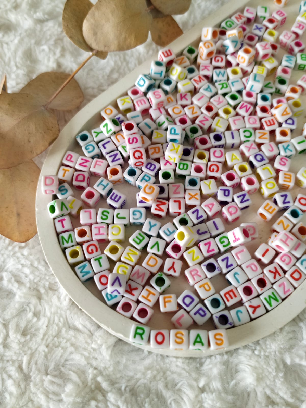 Abc cuadradas blancas letras de colores